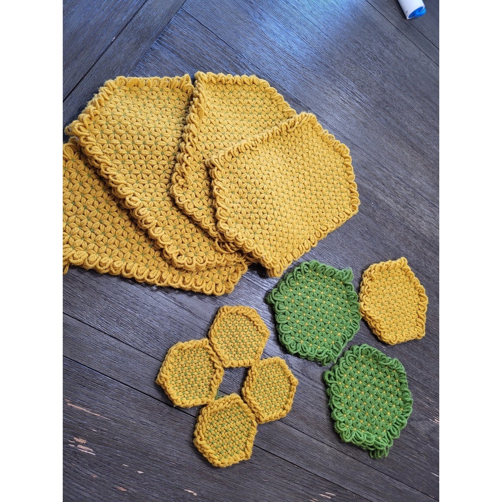 Vintage 70s Handmade Style Crochet Thick Daisy Green&Yellow Placemats 10x16" Set